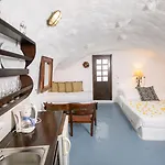 Alexander's Apartmanhotel Ía