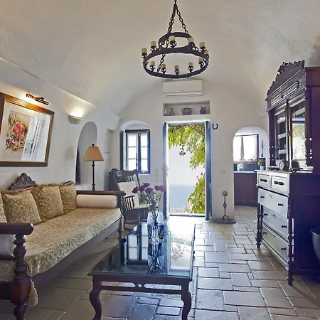 Alexander's Aparthotel 4*