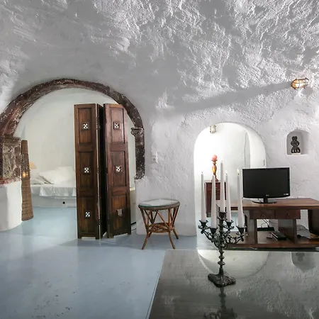 Alexander's Aparthotel 4*