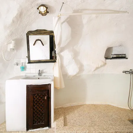 Alexander's Aparthotel 4*