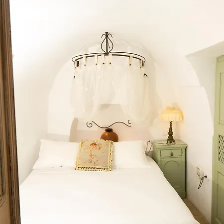 Alexander's Aparthotel Oia (Santorini)