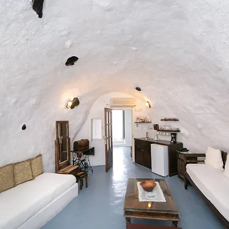 מלון דירות Alexander's 4*