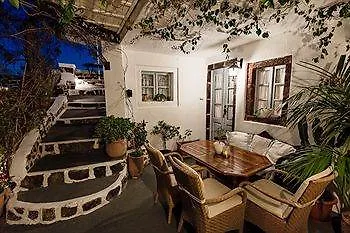 Alexander's Aparthotel 4*